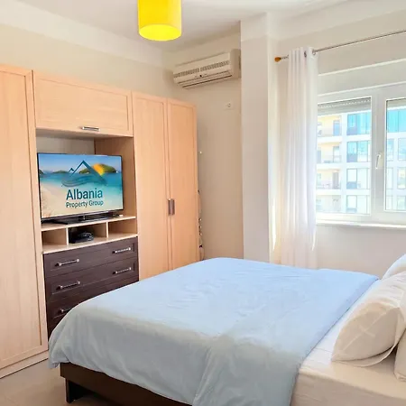 Comfy In Durres 100 Meters From The דירה גולם